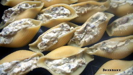 Рецепт пасты ракушки с лисичками, фетой и розмарином