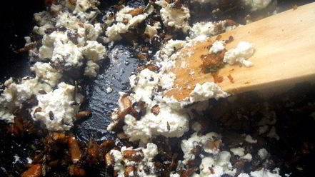 Рецепт пасты ракушки с лисичками, фетой и розмарином