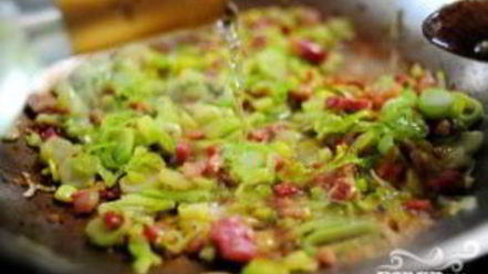 Рецепт пасты с беконом и луком