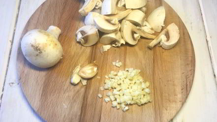 Рецепт пасты с чесноком и грибами