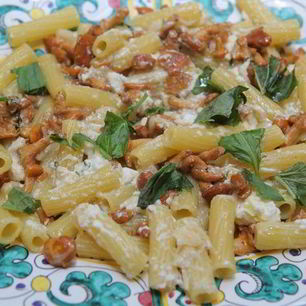 Рецепт Пасты с грибами, рикоттой и базиликом