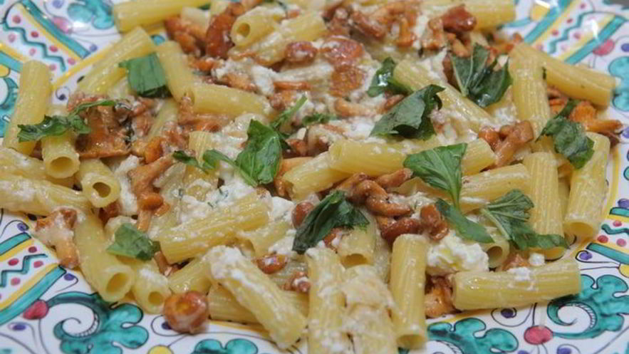 Рецепт пасты с грибами, рикоттой и базиликом