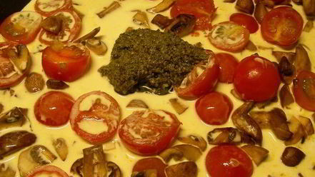 Рецепт пасты с грибами, томатами черри и соусом со сливками и песто