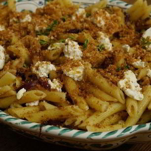 Рецепт Пасты с карамелизированным луком и свежим сыром