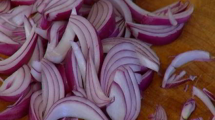 Рецепт пасты с карамелизированным луком и свежим сыром