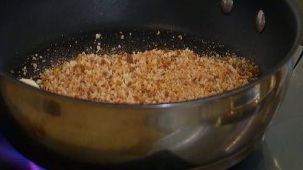 Рецепт пасты с карамелизированным луком и свежим сыром