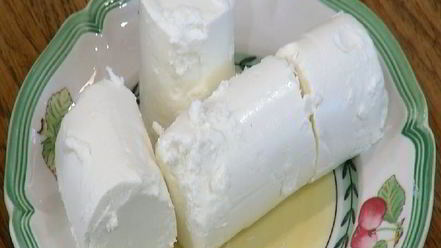 Рецепт пасты с карамелизированным луком и свежим сыром