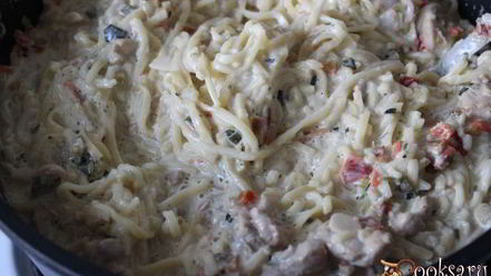 Рецепт пасты с курицей и грибами в сливочном соусе