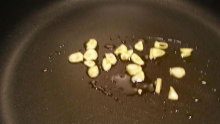 Рецепт пасты с сардинами, помидорами черри и кедровыми орешками