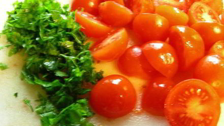 Рецепт пасты с сардинами, помидорами черри и кедровыми орешками