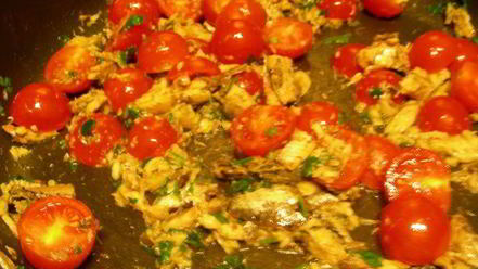 Рецепт пасты с сардинами, помидорами черри и кедровыми орешками