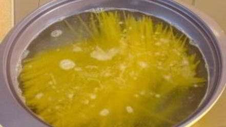 Рецепт пасты с семгой, черри и моцареллой