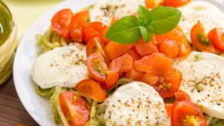 Рецепт пасты с семгой, черри и моцареллой