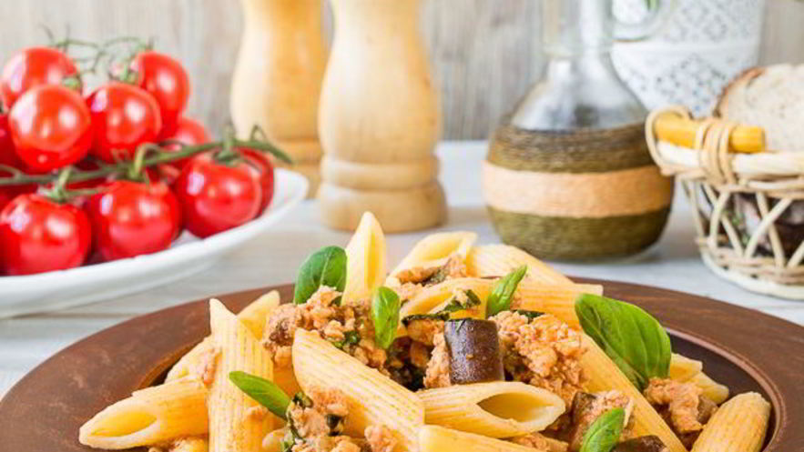Рецепт пасты с соусом из курицы и баклажанов
