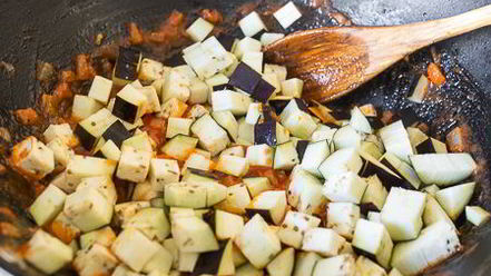 Рецепт пасты с соусом из курицы и баклажанов