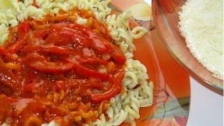 Рецепт пасты с томатным соусом и сыром