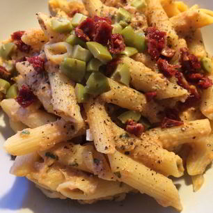 Рецепт Пасты с тунцом и вялеными томатами