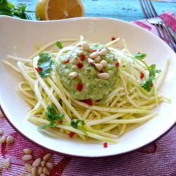 Рецепт Спагетти из кабачка под соусом из авокадо