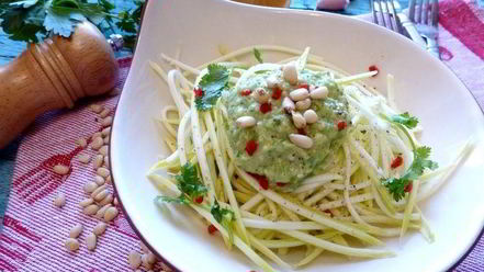 Рецепт спагетти из кабачка под соусом из авокадо