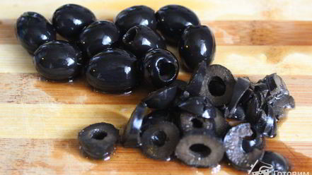 Рецепт спагетти с дарами моря и маслинами