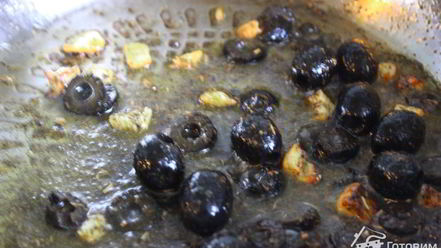 Рецепт спагетти с дарами моря и маслинами