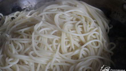 Рецепт спагетти с дарами моря и маслинами