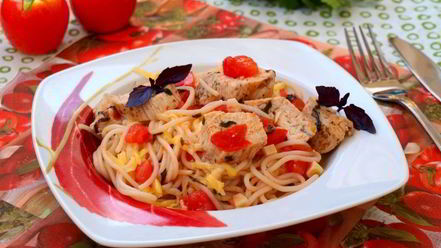 Рецепт спагетти с куриным филе и помидорами