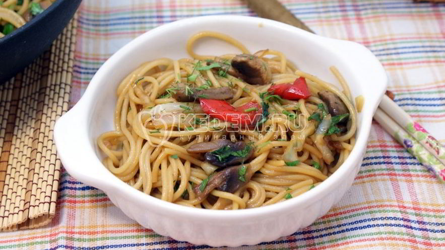 Рецепт спагетти с овощами и соевым соусом