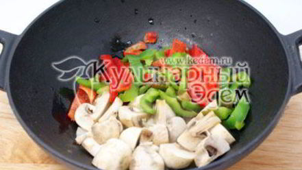 Рецепт спагетти с овощами и соевым соусом