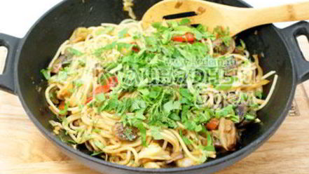 Рецепт спагетти с овощами и соевым соусом