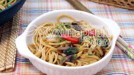 Рецепт спагетти с овощами и соевым соусом