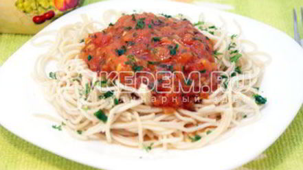 Рецепт спагетти с томатным соусом и базиликом