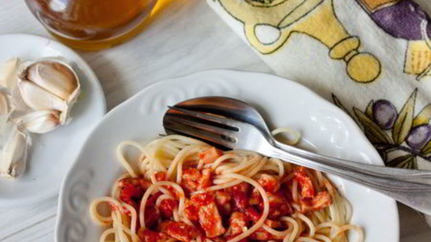 Рецепт спагетти с ветчиной в томатном соусе