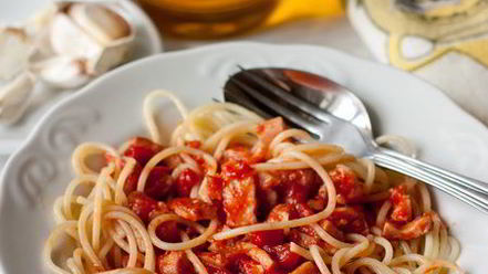 Рецепт спагетти с ветчиной в томатном соусе
