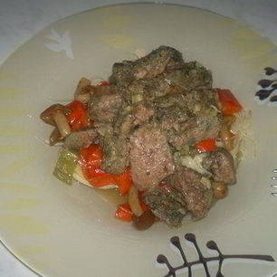 Рецепт Спагетти со сладкими перцами и опятами и печень в горшочке