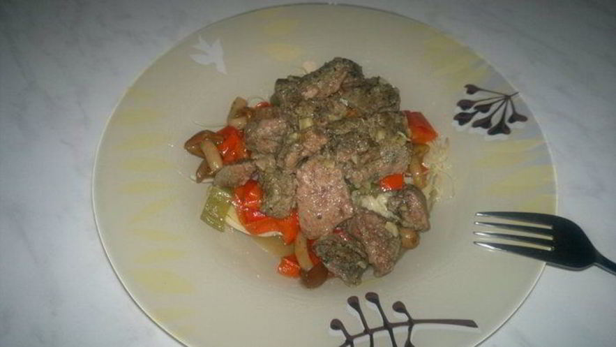 Рецепт спагетти со сладкими перцами и опятами и печень в горшочке