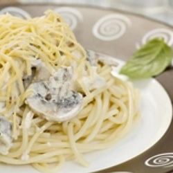 Рецепт Спагетти в сливочном соусе с куриным филе и шампиньонами