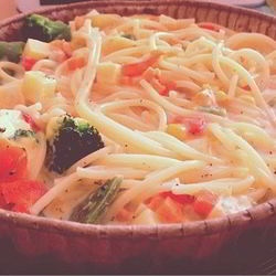 Рецепт Спагетти, запеченных с овощами в сливочном соусе