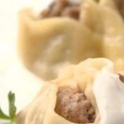 Рецепт Мантов с бараниной и йогуртовым соусом