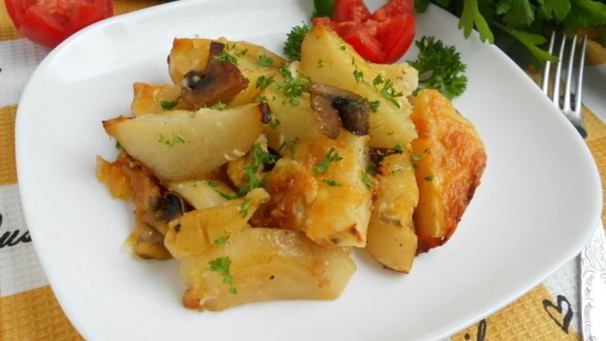 Рецепт картофеля по-французски с яблоком и грибами