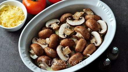 Рецепт мяса по-французски с грибами и помидорами