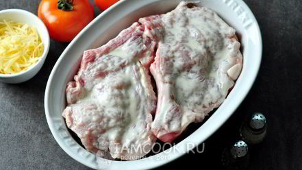 Рецепт мяса по-французски с грибами и помидорами