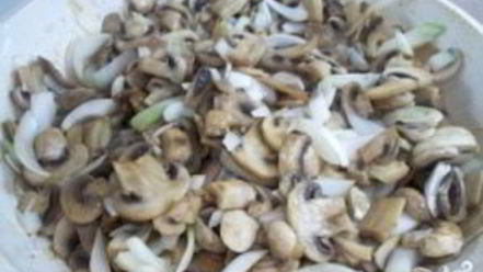 Рецепт мяса по-французски с грибами и сыром