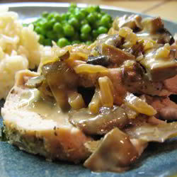 Рецепт Свиной вырезки с грибным соусом по-французски