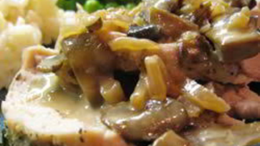 Рецепт свиной вырезки с грибным соусом по-французски