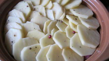 Рецепт горячего горшочка — баранины с картофелем и почками