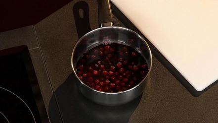 Рецепт говядины по-строгановски с клюквенным соусом