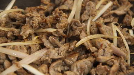 Рецепт говядины с огурцами и квиноа