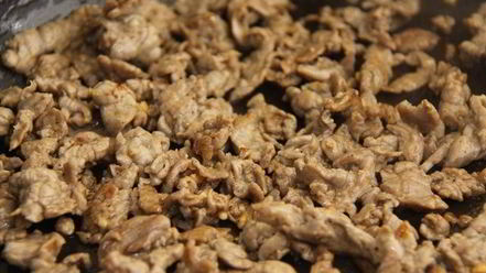 Рецепт говядины с огурцами и квиноа