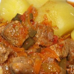 Рецепт Говядины с солеными огурцами в томатном соусе